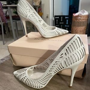 Brand new only wore once . Pristine condition . Kept in box .